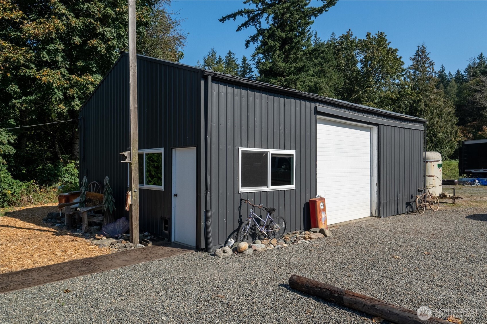 4955 South Pass Road Sumas, WA 98295 - Photo 34 of 40 a backyard of a house with seating space