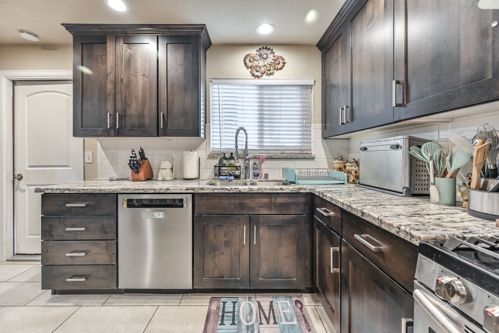 529 West Joyner Avenue Ridgecrest, CA 93555 - Photo 5 of 32