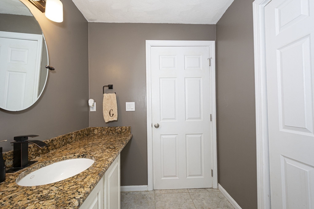 8 Upton Street Dunstable, MA 01827 - Photo 25 of 39