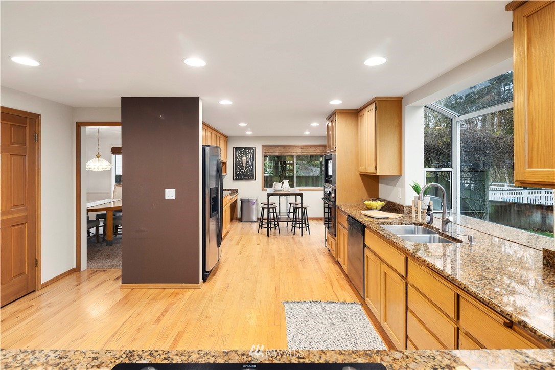 18716 139th Way Southeast Renton, WA 98058 - Photo 9 of 32 Gallery Image 9
