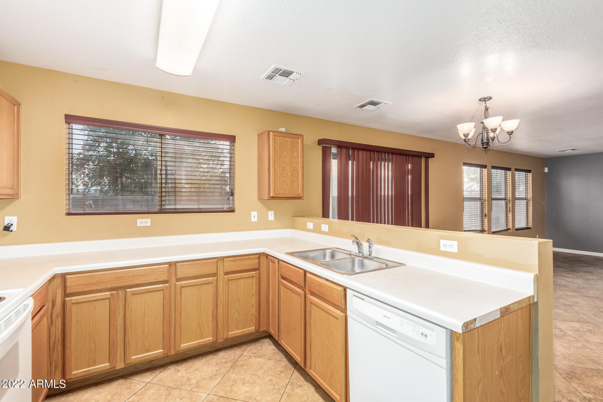 9431 West Eaton Road Phoenix, AZ 85037 - Photo 14 of 29 14 - Eaton