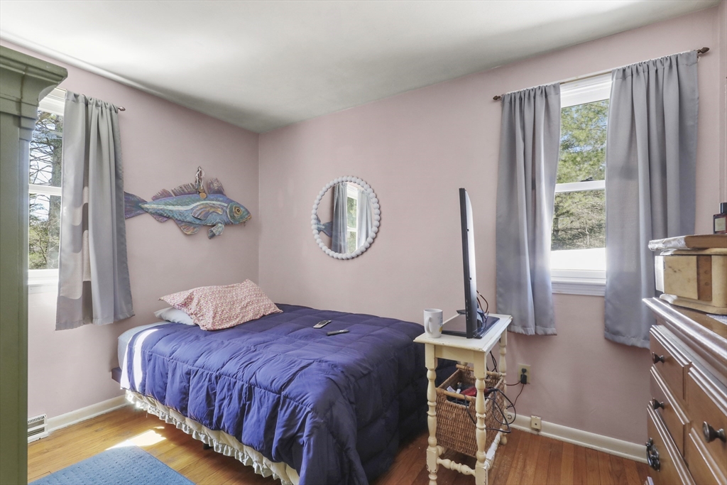 47 Cliff Road Bourne, MA 02532 - Photo 14 of 31