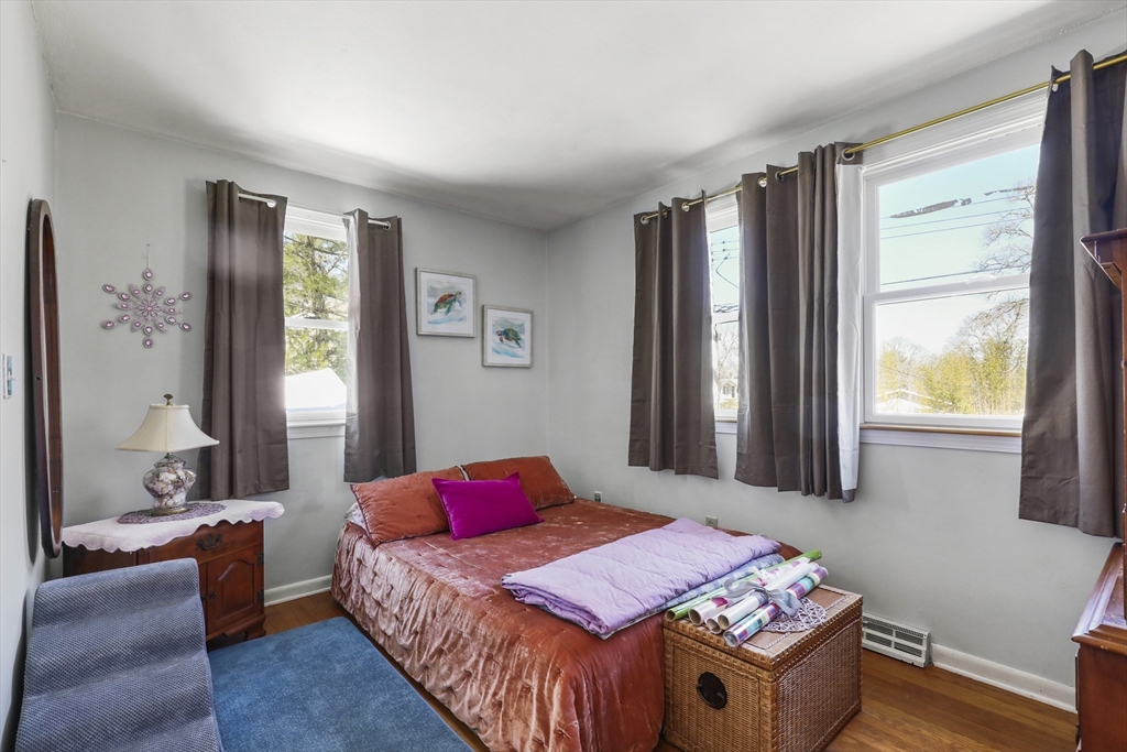 47 Cliff Road Bourne, MA 02532 - Photo 15 of 31