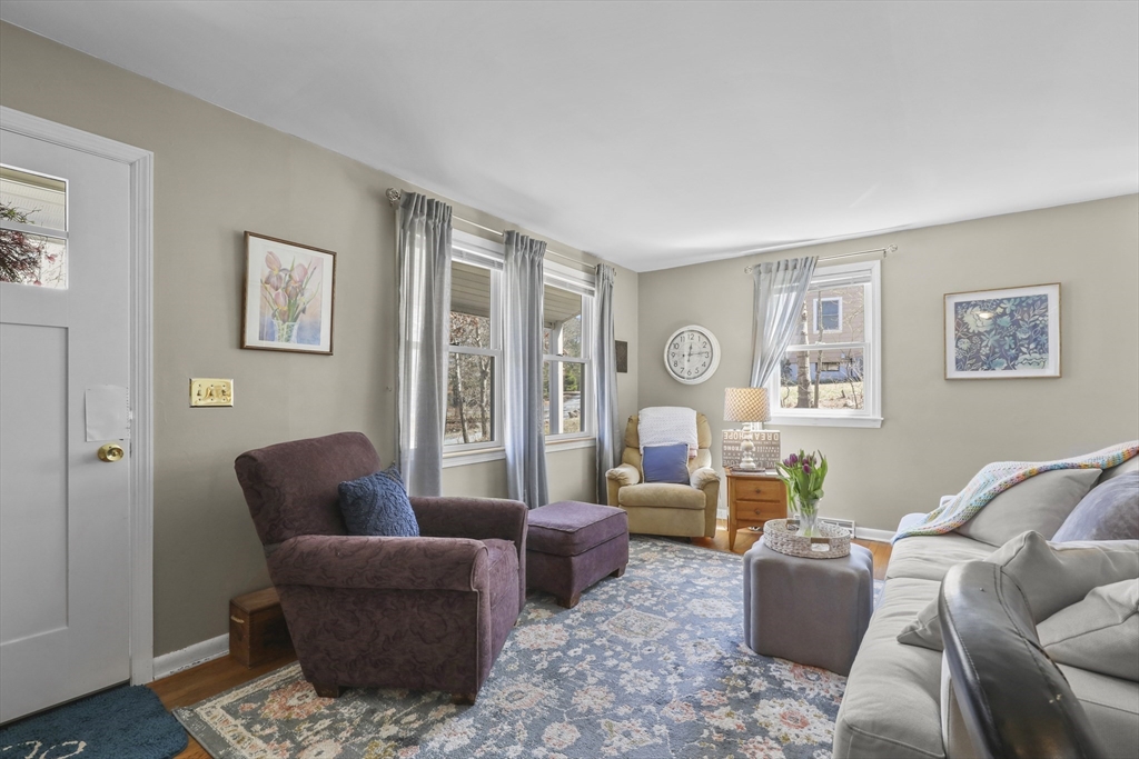 47 Cliff Road Bourne, MA 02532 - Photo 5 of 31