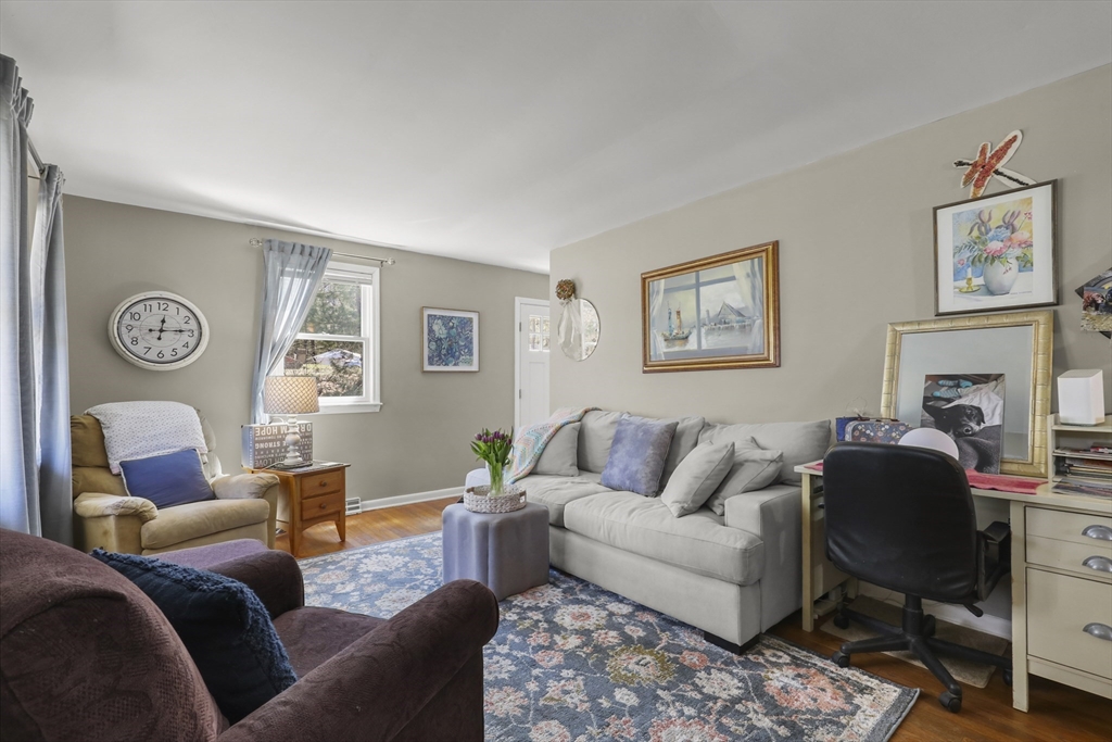 47 Cliff Road Bourne, MA 02532 - Photo 6 of 31