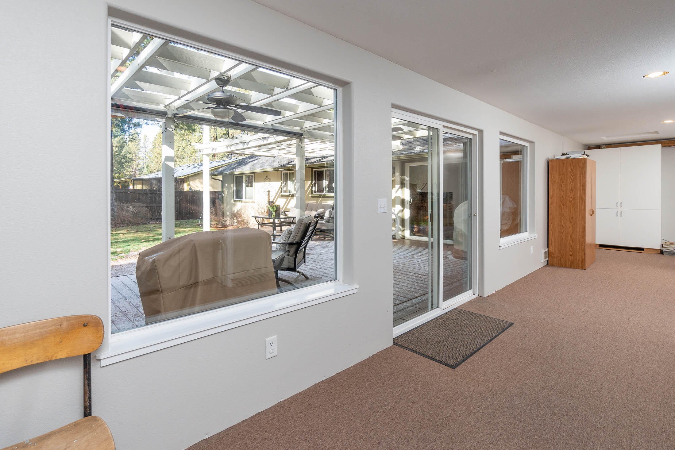 19459 Apache Road Bend, OR 97702 - Photo 21 of 33 Enclosed Breezeway that leads to the Live-in Suite!