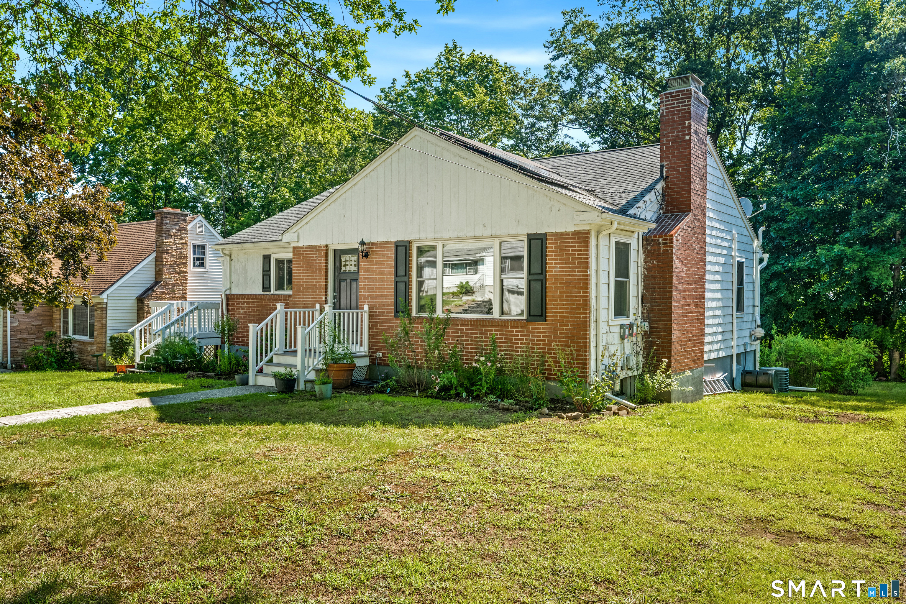 25 Seneca Road New Haven, CT 06515 - Photo 2 of 18 Gallery Image 2