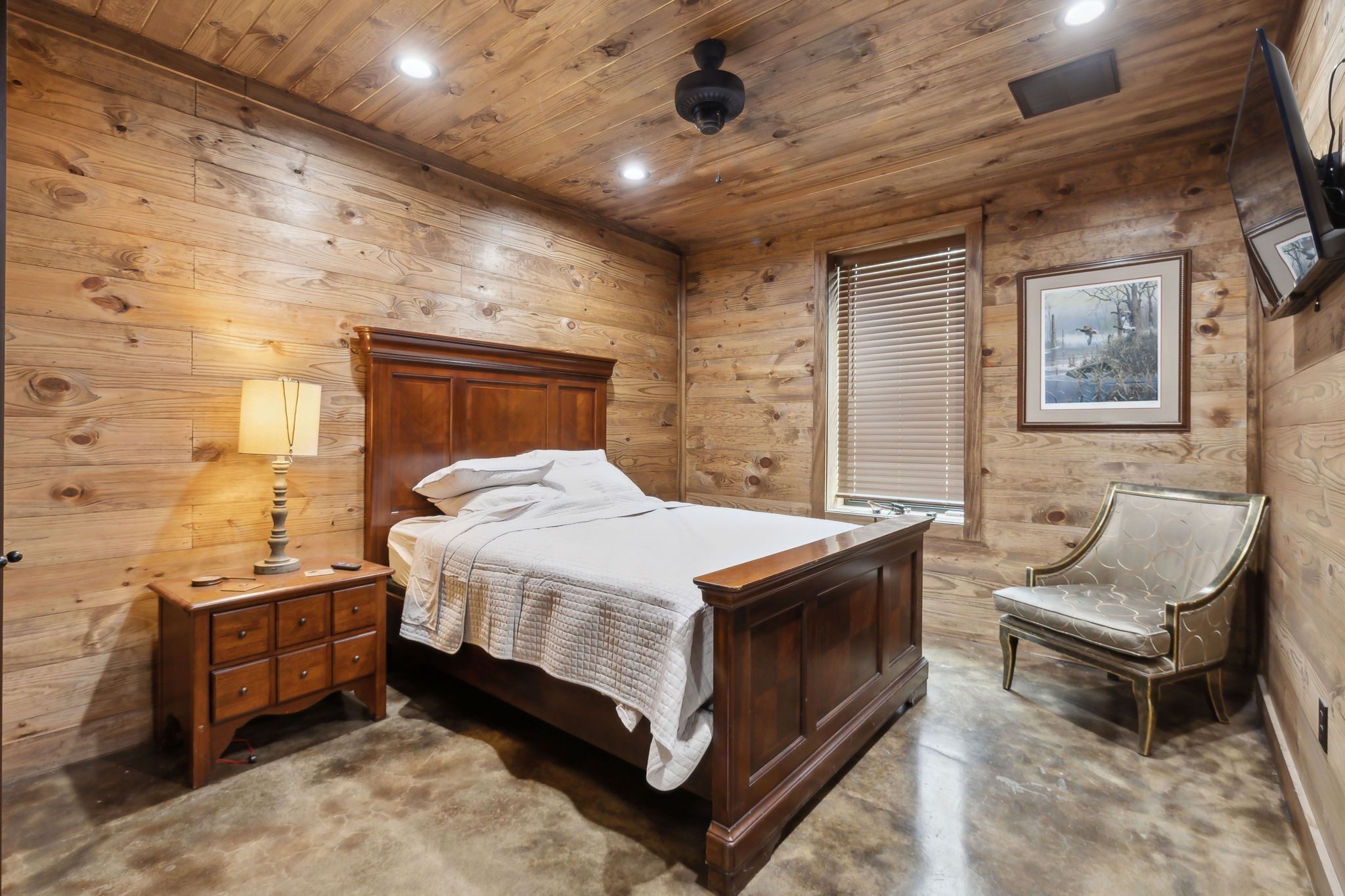 3105 Coy Hill Road Olivehill, TN 38475 - Photo 78 of 100 a spacious bedroom with a bed and a couch