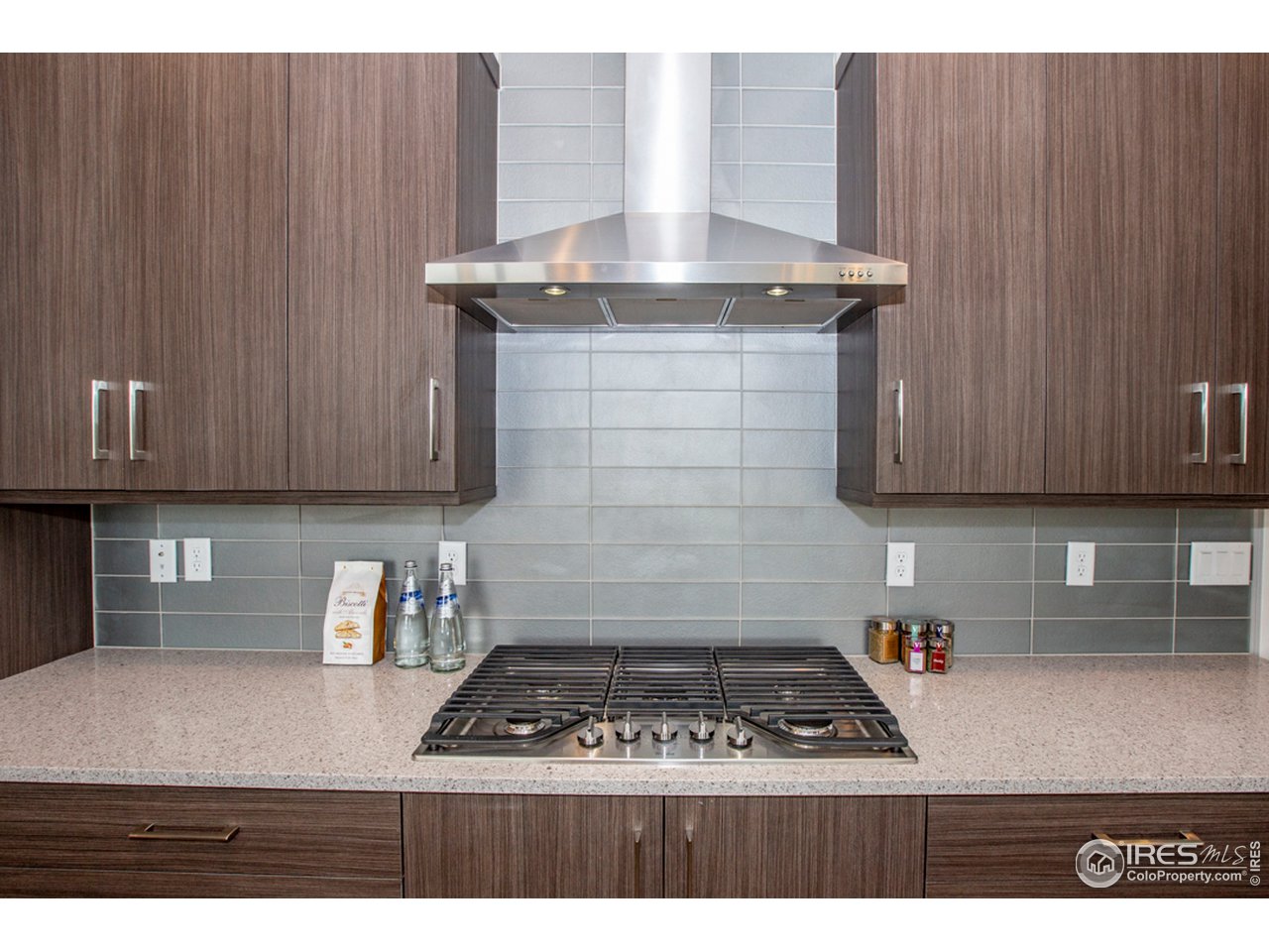 3818 Bridle Ridge Circle Fort Collins, CO 80524 - Photo 11 of 40 a kitchen with granite countertop a stove and cabinets