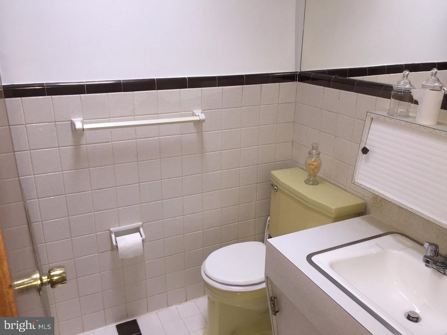 639 Colebrook Road Philadelphia, PA 19115 - Photo 6 of 17 Gallery Image 6