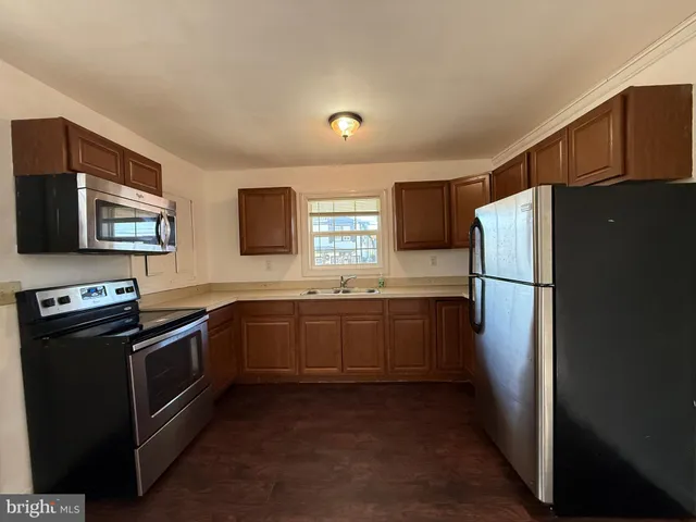 $945 | 201 North Irving Avenue, Unit B, Colonial Beach, VA 22443