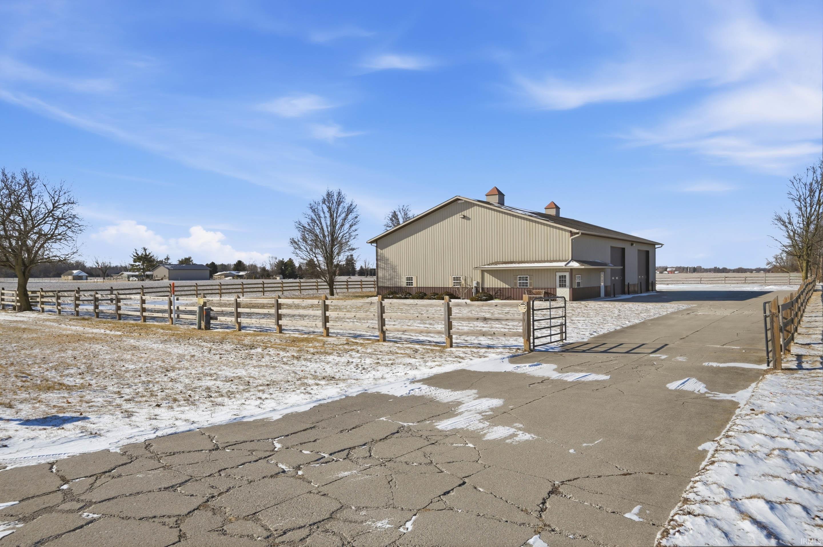 6201 South Cowan Road Muncie, IN 47302 - Photo 2 of 35