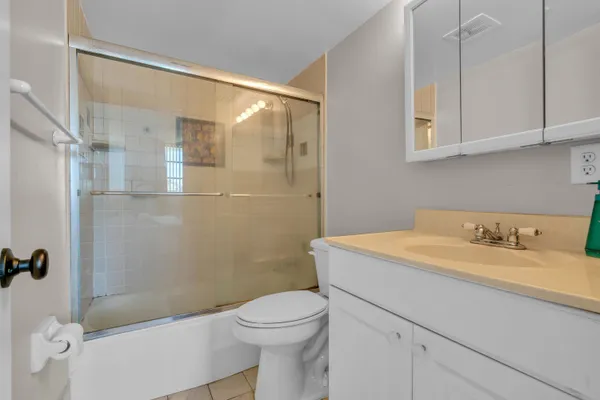 $1,900 | 4500 North Federal Highway, Unit 319C, Lighthouse Point, FL 33064