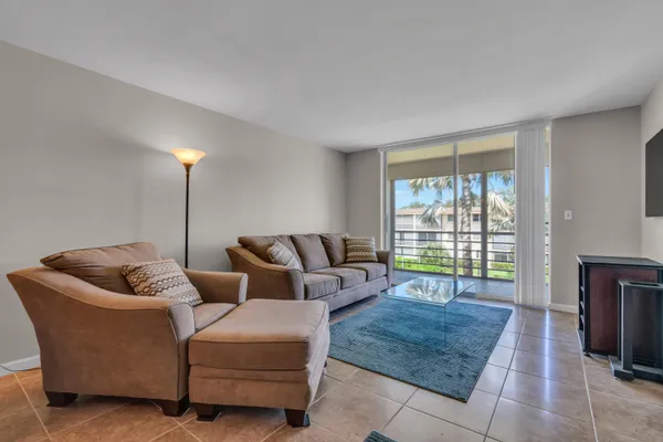 $1,900 | 4500 North Federal Highway, Unit 319C, Lighthouse Point, FL 33064
