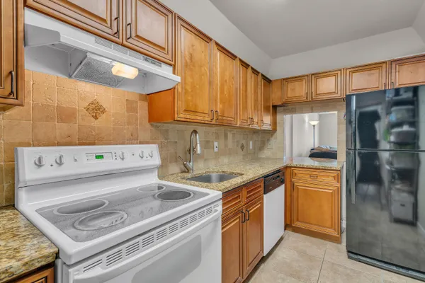 $1,900 | 4500 North Federal Highway, Unit 319C, Lighthouse Point, FL 33064