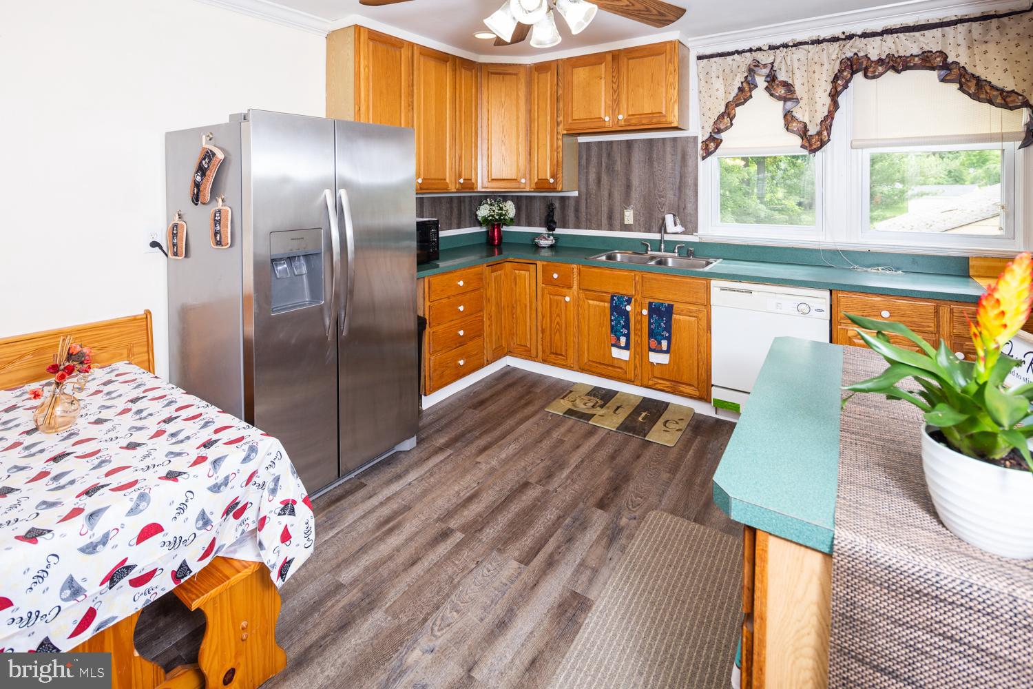2823 Larkin Road Boothwyn, PA 19061 - Photo 9 of 31 Gallery Image 9