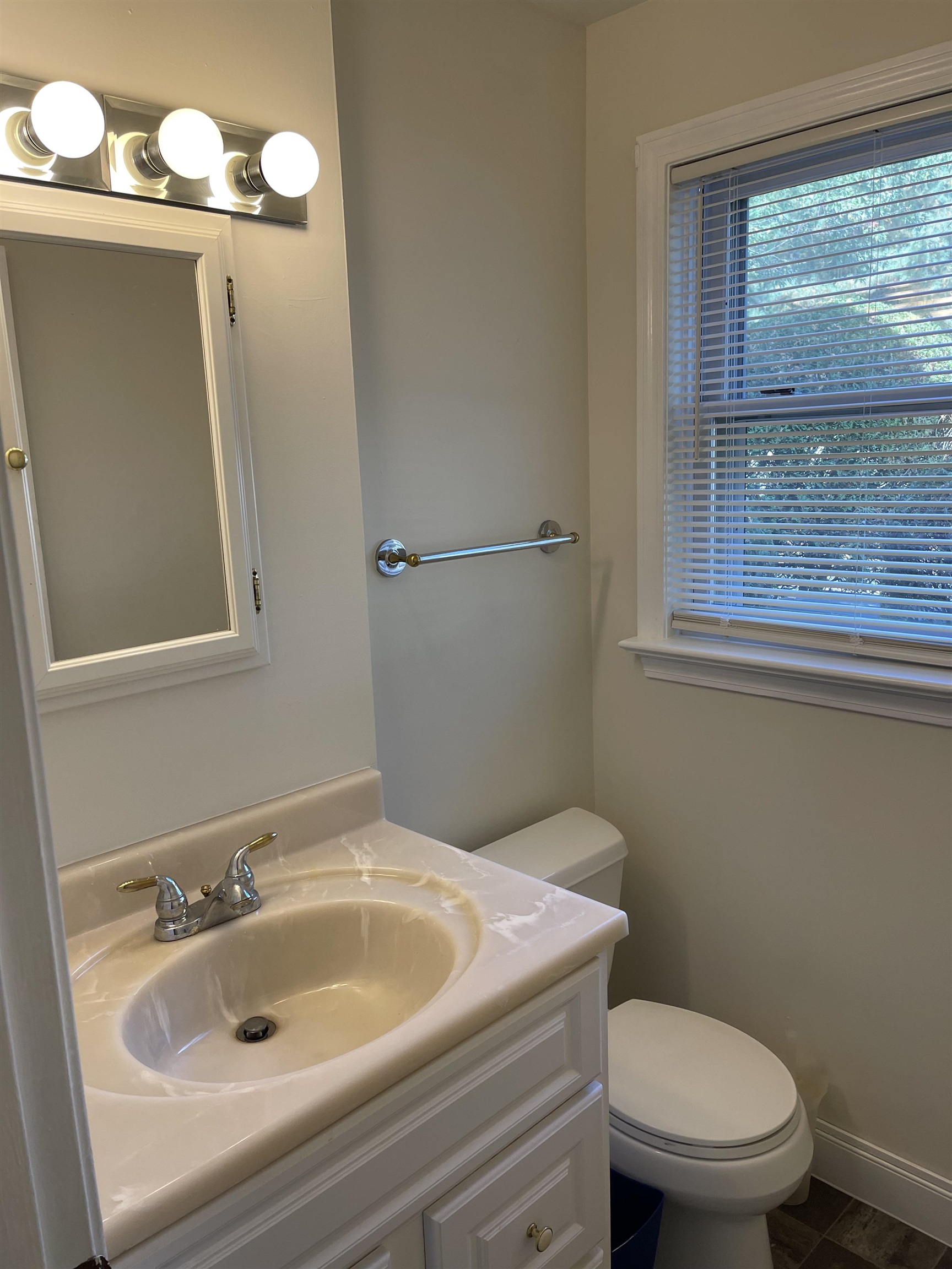 18 Cadogan Way Nashua, NH 03062 - Photo 6 of 31