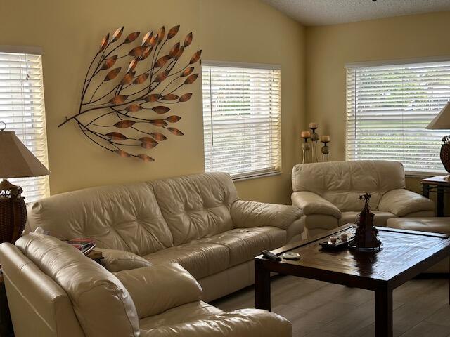 3765 Riverside Way Delray Beach, FL 33445 - Photo 13 of 41 IMG_7646