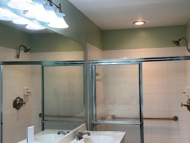 3765 Riverside Way Delray Beach, FL 33445 - Photo 15 of 41 master bath