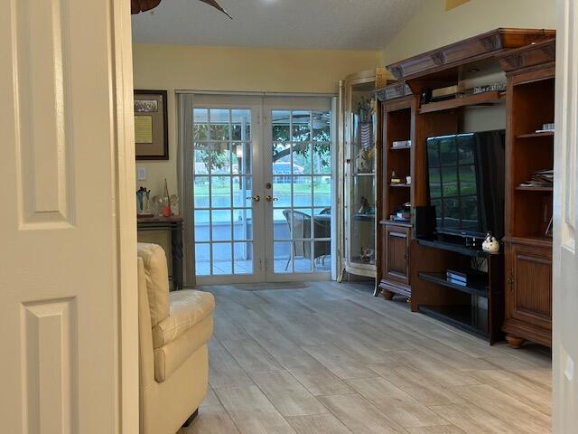 3765 Riverside Way Delray Beach, FL 33445 - Photo 20 of 41 living rm