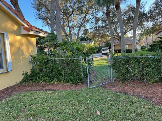 3765 Riverside Way Delray Beach, FL 33445 - Photo 26 of 41 side