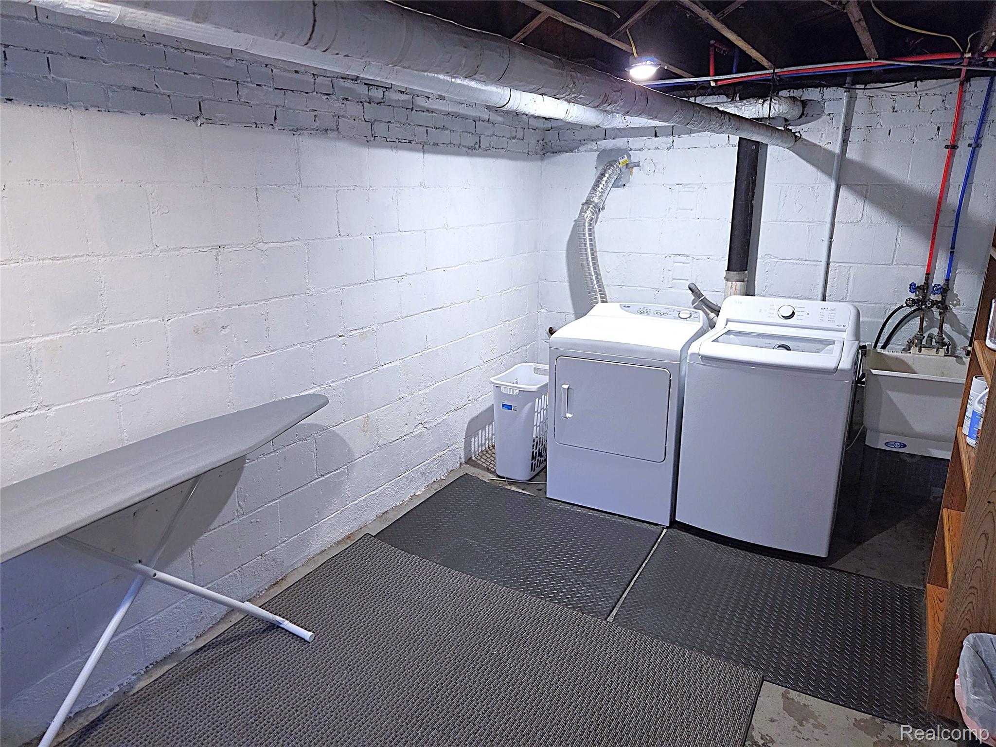 205 East Iroquois Road Pontiac, MI 48341 - Photo 24 of 25 Located in Basement