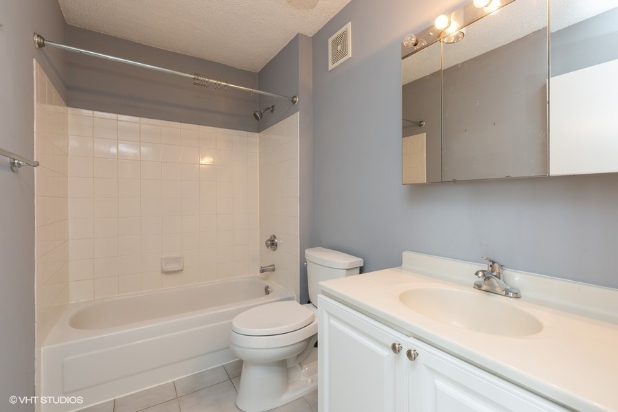 111 West Maple Street, Unit 2408 Chicago, IL 60610 - Photo 9 of 12