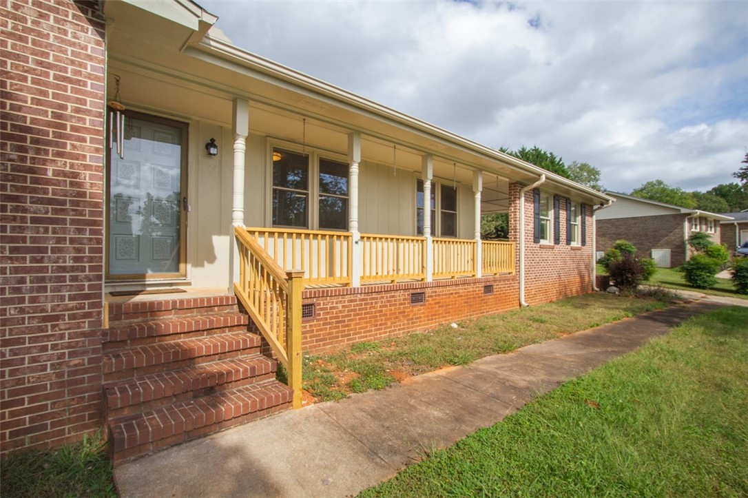 204 Harborough Road Anderson, SC 29625 - Photo 2 of 17
