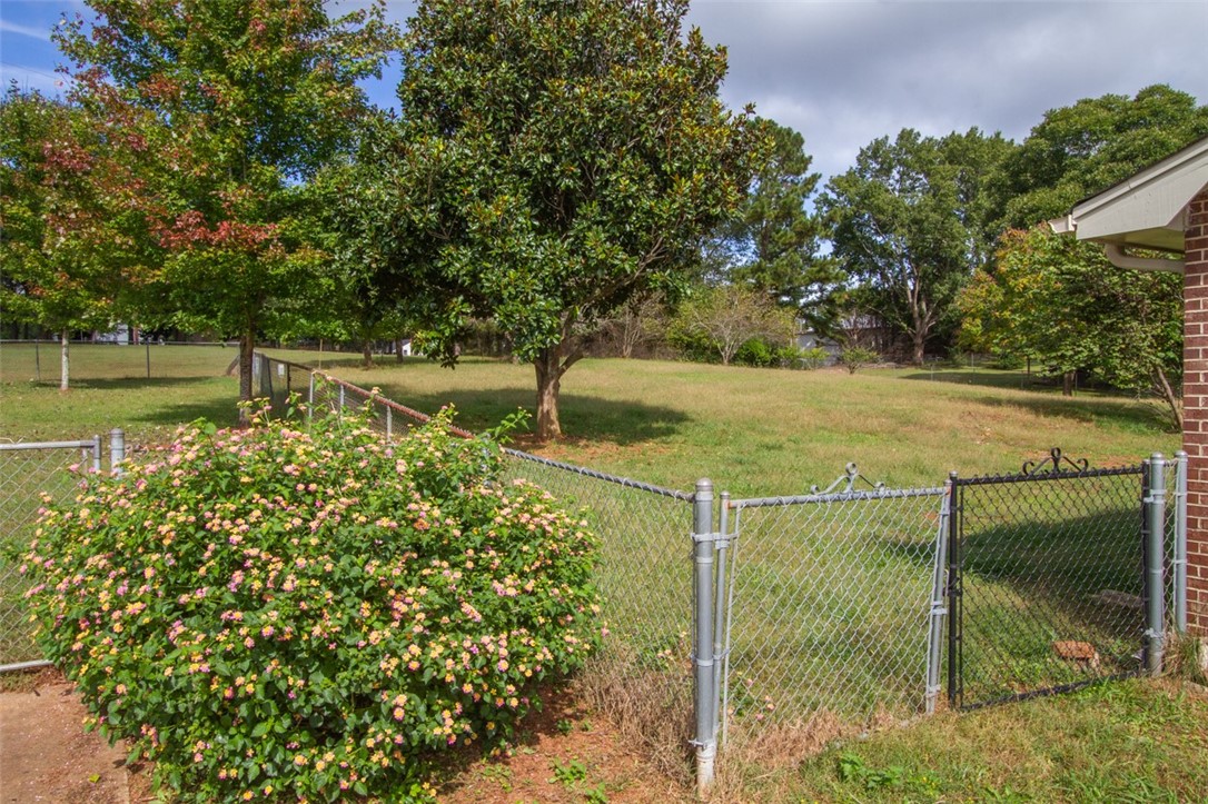 204 Harborough Road Anderson, SC 29625 - Photo 4 of 17