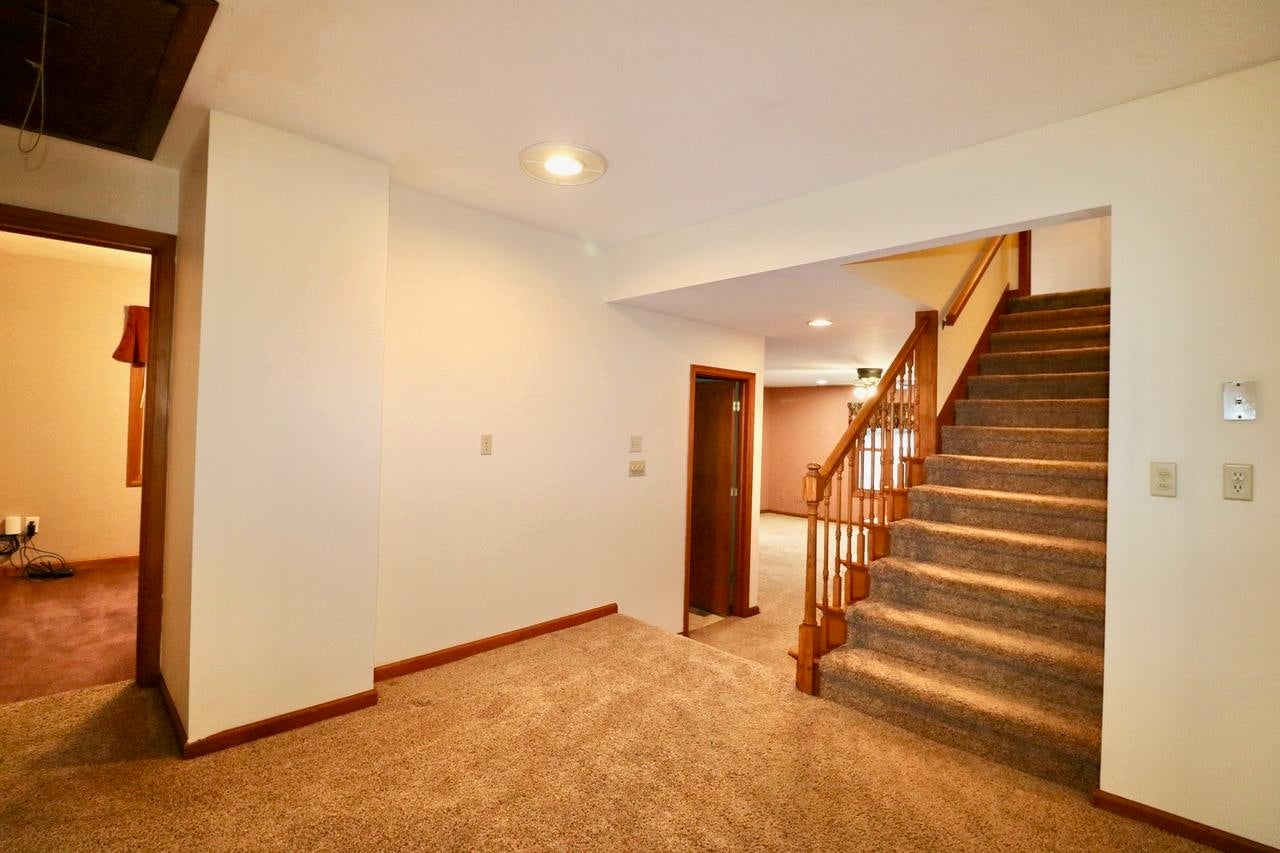 2473 Radford Road Dubuque, IA 52002 - Photo 10 of 45 Gallery Image 10