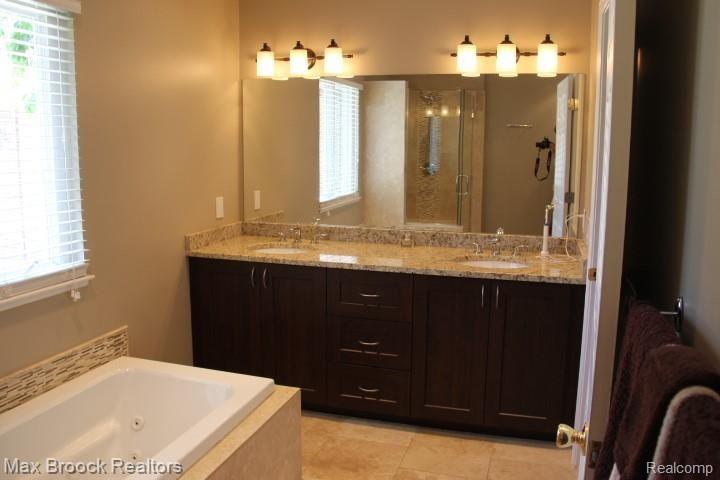 9105 Commerce Road Commerce Township, MI 48382 - Photo 34 of 60 IMG_2996.JPG
