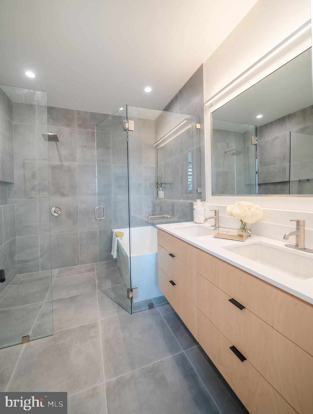 513 M Street Northeast, Unit D Washington, DC 20002 - Photo 30 of 43 Primary Bath with Wet Room