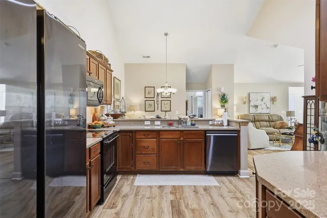 $424,900 | 817 Wynnshire Drive, Unit B, Hickory, NC 28601