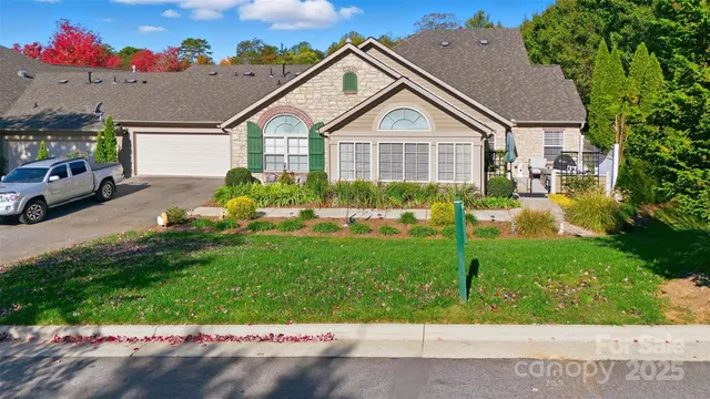 $424,900 | 817 Wynnshire Drive, Unit B, Hickory, NC 28601