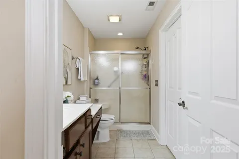 $399,000 | 817 Wynnshire Drive, Unit B, Hickory, NC 28601