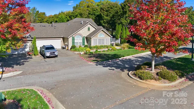 $424,900 | 817 Wynnshire Drive, Unit B, Hickory, NC 28601