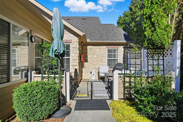 $424,900 | 817 Wynnshire Drive, Unit B, Hickory, NC 28601