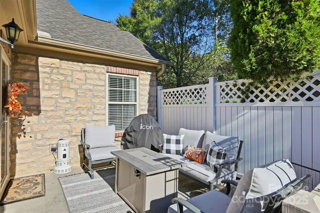 $424,900 | 817 Wynnshire Drive, Unit B, Hickory, NC 28601