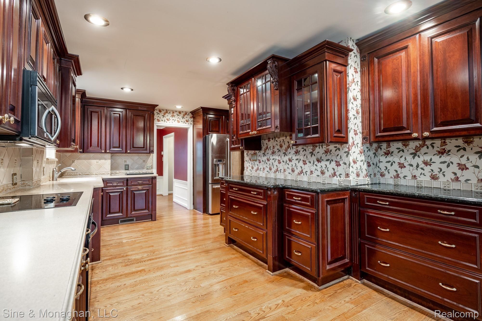 1837 Broadstone Road Grosse Pointe, MI 48236 - Photo 8 of 52 1837 Broadstone S007.jpg