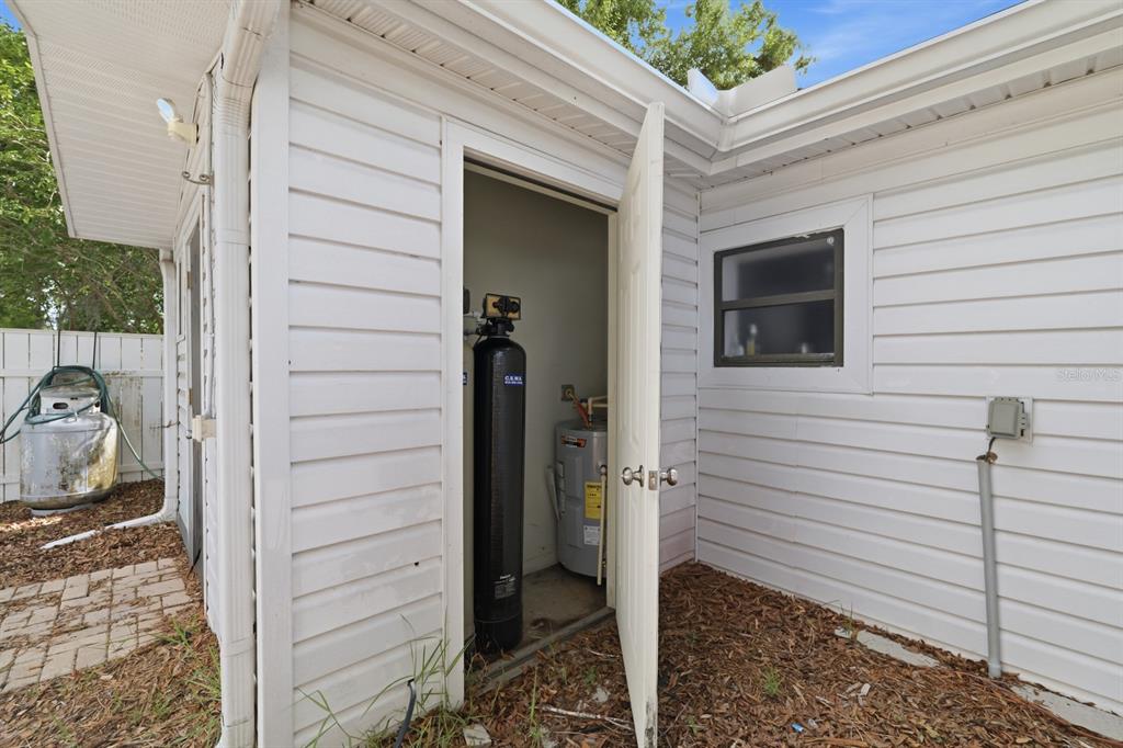 15509 Casey Rd Extension, Unit B Tampa, FL 33624 - Photo 17 of 28