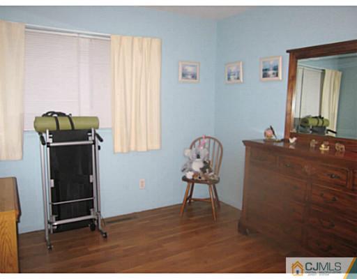 160 Kendall Road Kendall Park, NJ 08824 - Photo 14 of 16 Gallery Image 14