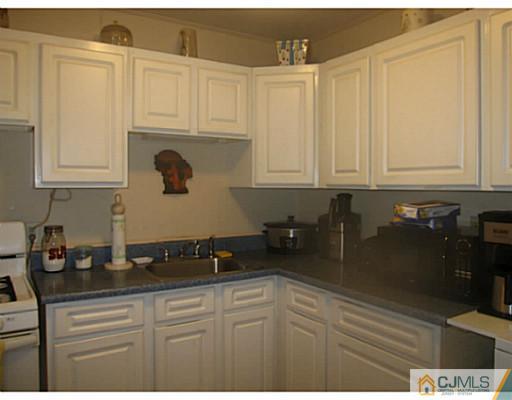 160 Kendall Road Kendall Park, NJ 08824 - Photo 6 of 16 Gallery Image 6