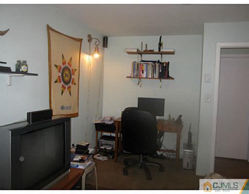 160 Kendall Road Kendall Park, NJ 08824 - Photo 9 of 16 Gallery Image 9