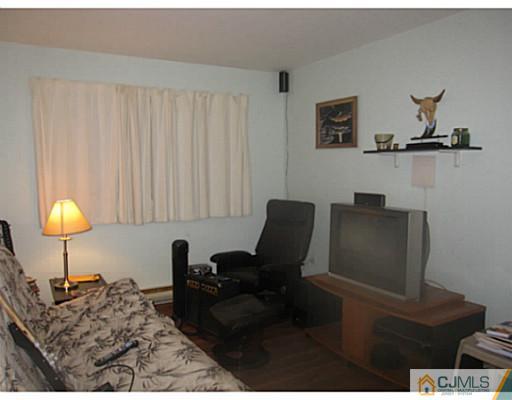 160 Kendall Road Kendall Park, NJ 08824 - Photo 10 of 16 Gallery Image 10