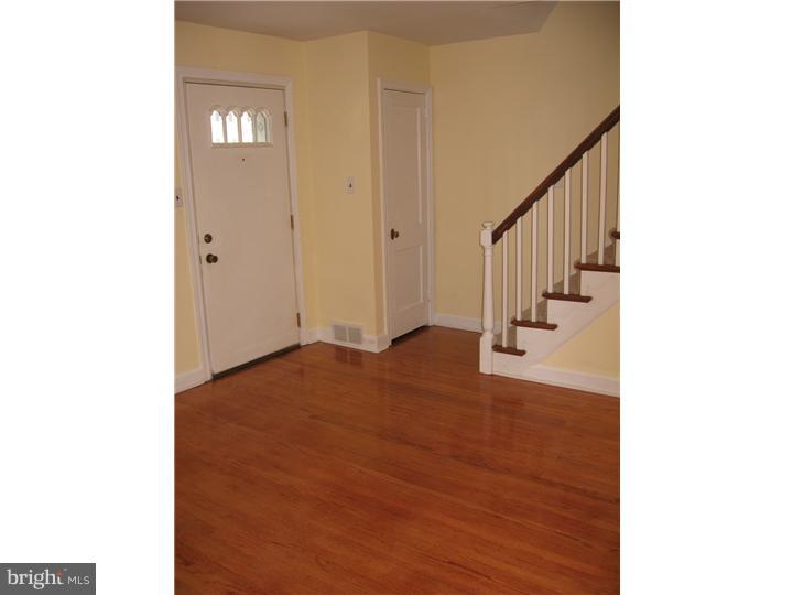 224 Signal Road Drexel Hill, PA 19026 - Photo 2 of 23 Living Room