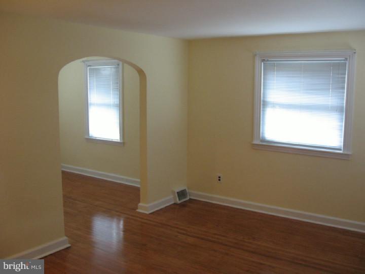 224 Signal Road Drexel Hill, PA 19026 - Photo 3 of 23 Living Room