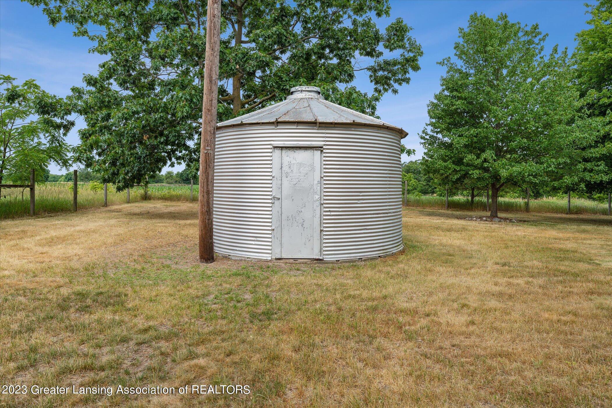 15595 Howe Road Eagle, MI 48822 - Photo 61 of 90 061-15595-Howe-Rd-Portland-MI-48875-Wind
