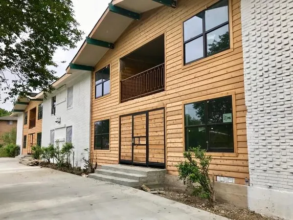 $1,250 | 5520 Gaston Avenue, Unit 202, Dallas, TX 75214