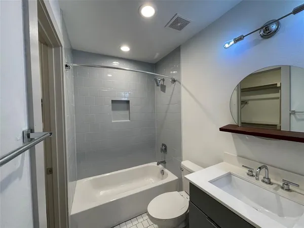 $1,250 | 5520 Gaston Avenue, Unit 202, Dallas, TX 75214