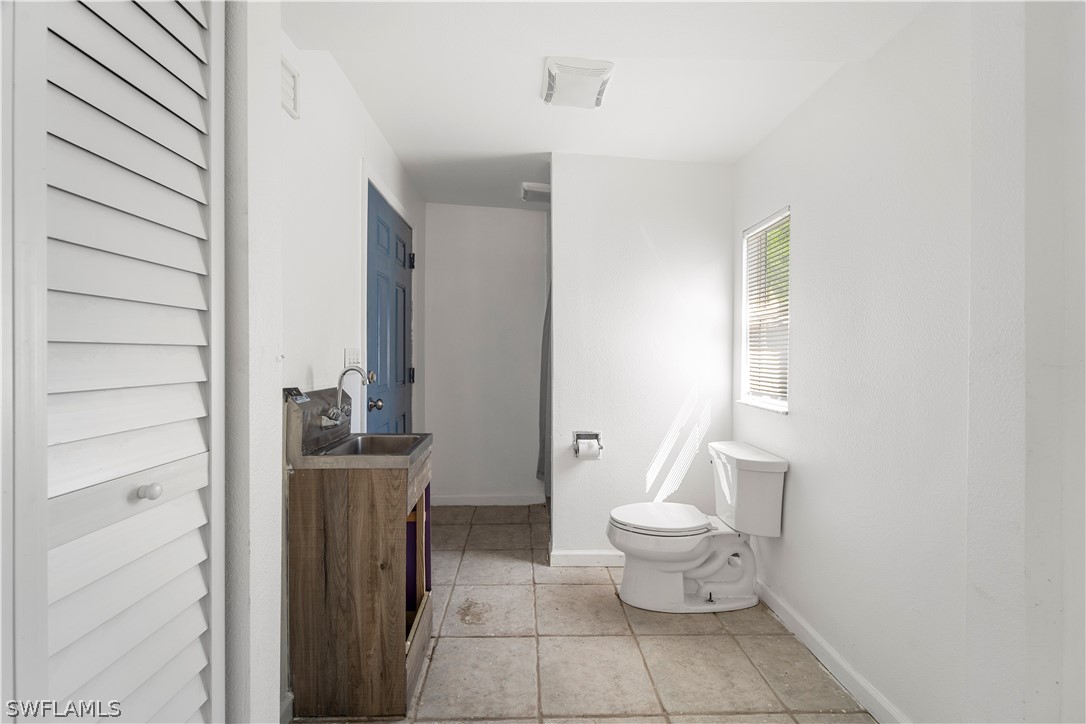 2345 Floyd Street Sarasota, FL 34239 - Photo 20 of 30 a bathroom with a toilet and a mirror